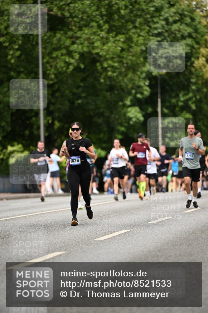 29.06.2025 - hella hamburg halbmarathon Dr. Thomas Lammeyer http://msf.ph/oto/8521533 29.06.2025 10:34:24 Kennedybrücke 1063, 1230, 1661, 2302, 2901, 3524, 3573, 4198, 4575, 4819, 6626, 7517, 8048, 10322, 10880 meine-sportfotos.de