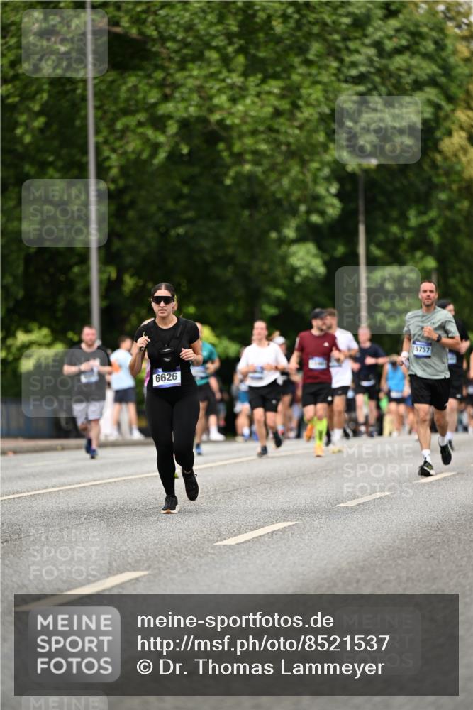 29.06.2025 - hella hamburg halbmarathon Dr. Thomas Lammeyer http://msf.ph/oto/8521537 29.06.2025 10:34:24 Kennedybrücke 1063, 1230, 1661, 2302, 2901, 3524, 3573, 4198, 4575, 4819, 6626, 7517, 8048, 10322, 10880 meine-sportfotos.de