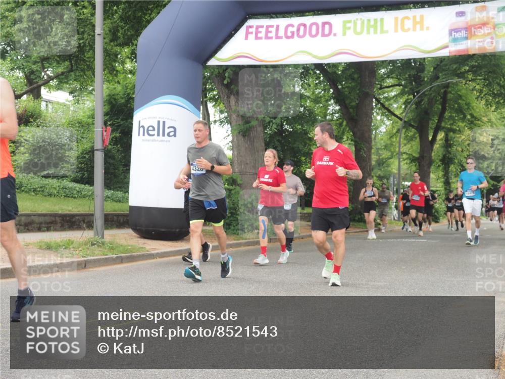 29.06.2025 - hella hamburg halbmarathon KatJ http://msf.ph/oto/8521543 29.06.2025 10:50:10 Zwischen KM18-KM19 4328, 7243 meine-sportfotos.de