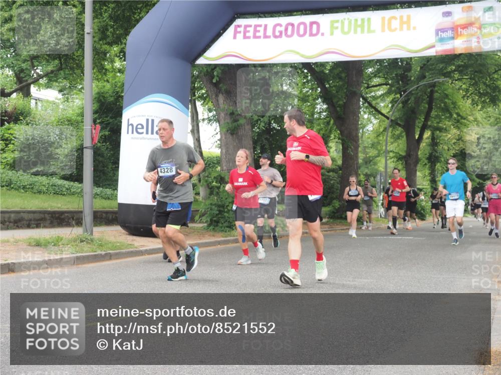 29.06.2025 - hella hamburg halbmarathon KatJ http://msf.ph/oto/8521552 29.06.2025 10:50:10 Zwischen KM18-KM19 4328, 7243 meine-sportfotos.de