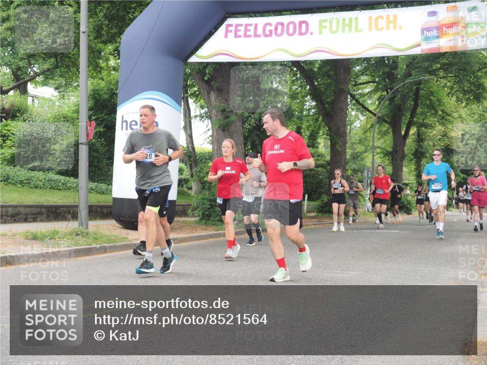 29.06.2025 - hella hamburg halbmarathon KatJ http://msf.ph/oto/8521564 29.06.2025 10:50:10 Zwischen KM18-KM19 4328, 7243 meine-sportfotos.de