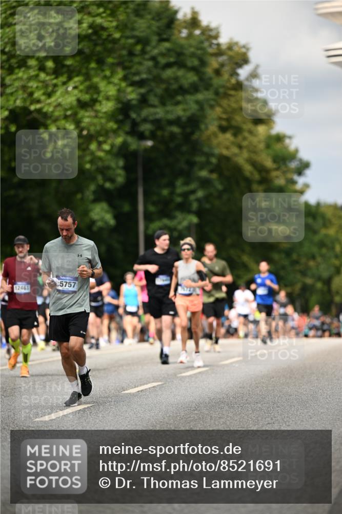 29.06.2025 - hella hamburg halbmarathon Dr. Thomas Lammeyer http://msf.ph/oto/8521691 29.06.2025 10:34:28 Kennedybrücke 1063, 2302, 3524, 3573, 4198, 4575, 4819, 6556, 6626, 7517, 8048, 9095, 10322, 10880, 10996 meine-sportfotos.de