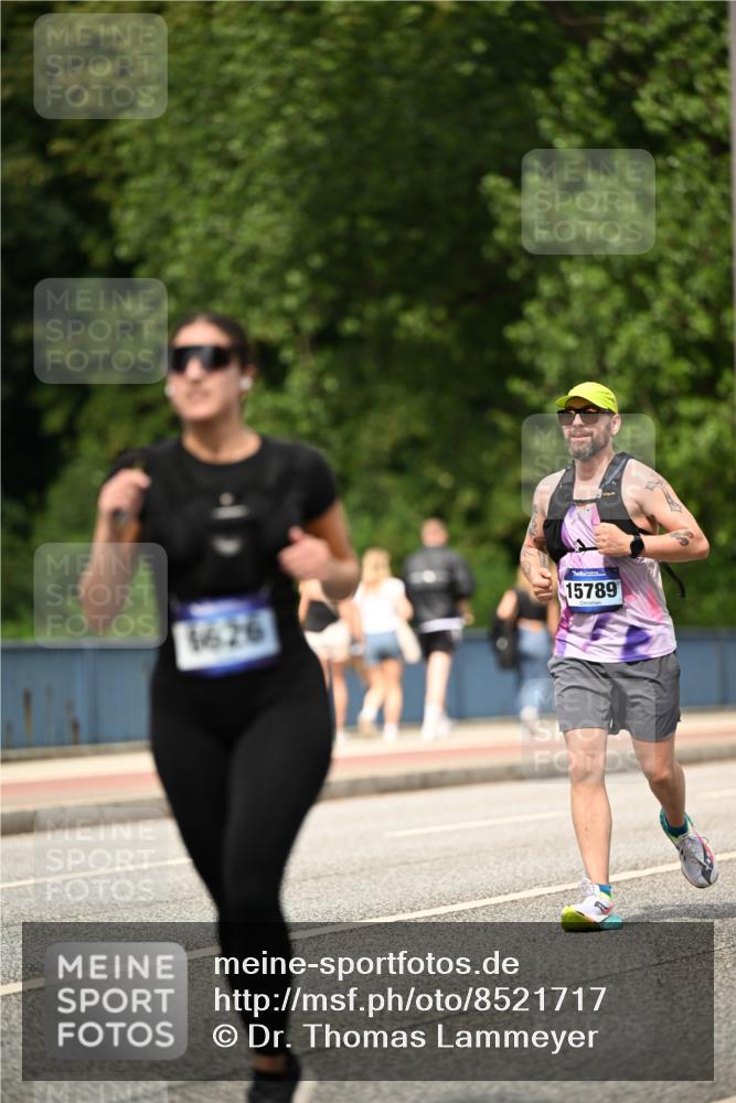 29.06.2025 - hella hamburg halbmarathon Dr. Thomas Lammeyer http://msf.ph/oto/8521717 29.06.2025 10:34:30 Kennedybrücke 1063, 2302, 3524, 3573, 4198, 4819, 6556, 6626, 7517, 8048, 9095, 9830, 10322, 10996 meine-sportfotos.de