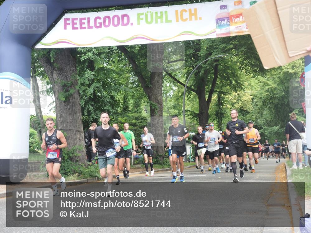 29.06.2025 - hella hamburg halbmarathon KatJ http://msf.ph/oto/8521744 29.06.2025 11:00:03 Zwischen KM18-KM19 7460 meine-sportfotos.de