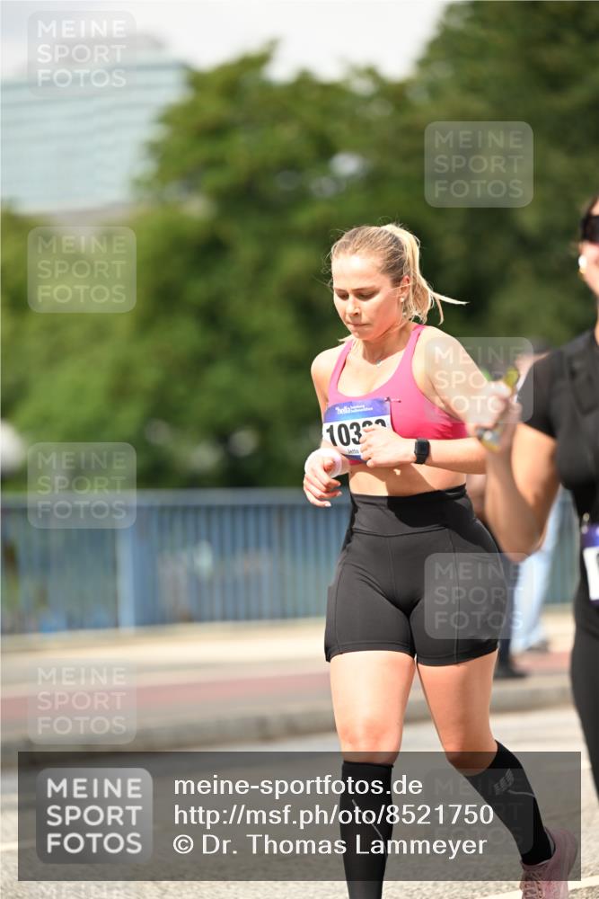 29.06.2025 - hella hamburg halbmarathon Dr. Thomas Lammeyer http://msf.ph/oto/8521750 29.06.2025 10:34:31 Kennedybrücke 1063, 2302, 3524, 3573, 4198, 4819, 6556, 6626, 7517, 8048, 9095, 9830, 10322, 10996 meine-sportfotos.de