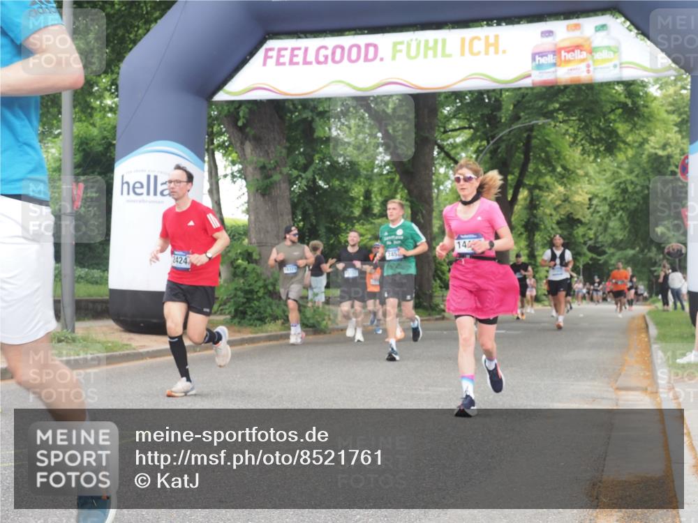 29.06.2025 - hella hamburg halbmarathon KatJ http://msf.ph/oto/8521761 29.06.2025 10:50:15 Zwischen KM18-KM19 2424, 2685, 4328, 7453 meine-sportfotos.de