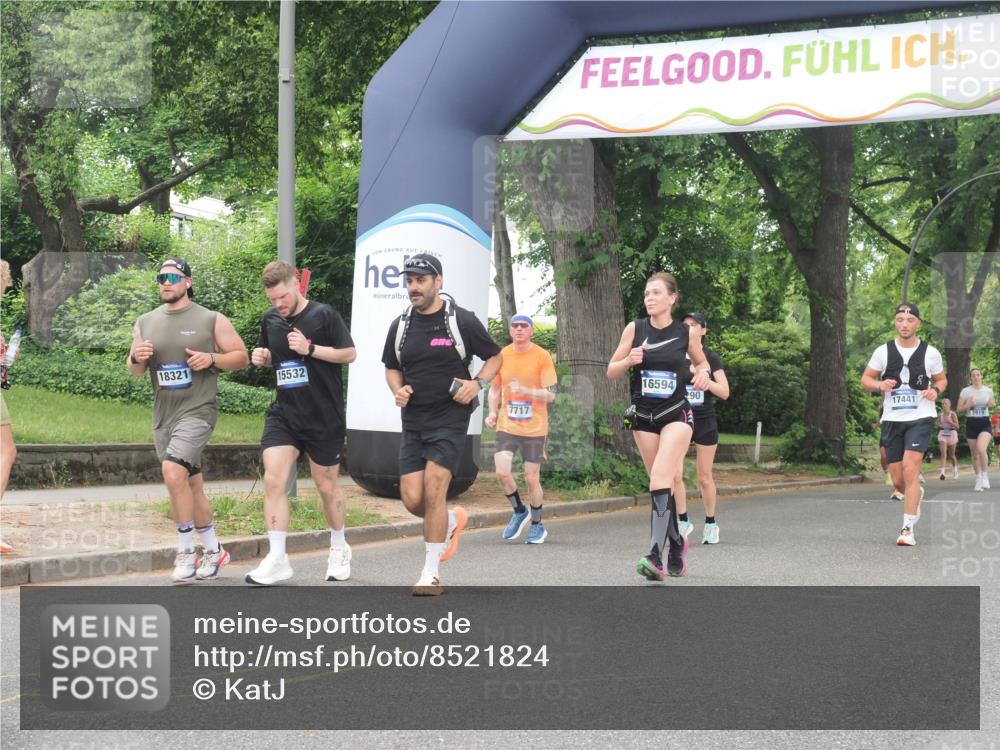 29.06.2025 - hella hamburg halbmarathon KatJ http://msf.ph/oto/8521824 29.06.2025 10:50:18 Zwischen KM18-KM19 2424, 2685, 7290, 7453, 7717 meine-sportfotos.de