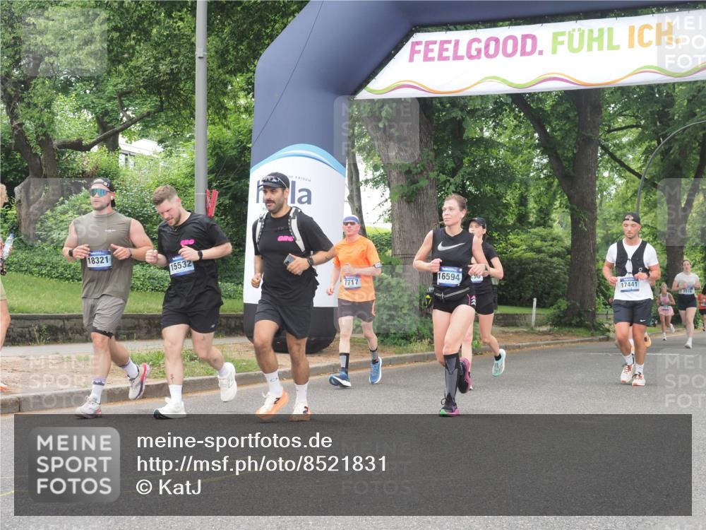 29.06.2025 - hella hamburg halbmarathon KatJ http://msf.ph/oto/8521831 29.06.2025 10:50:18 Zwischen KM18-KM19 2424, 2685, 7290, 7453, 7717 meine-sportfotos.de