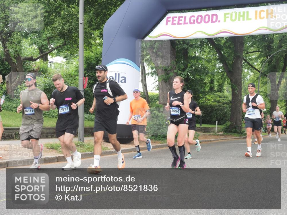 29.06.2025 - hella hamburg halbmarathon KatJ http://msf.ph/oto/8521836 29.06.2025 10:50:18 Zwischen KM18-KM19 2424, 2685, 7290, 7453, 7717 meine-sportfotos.de