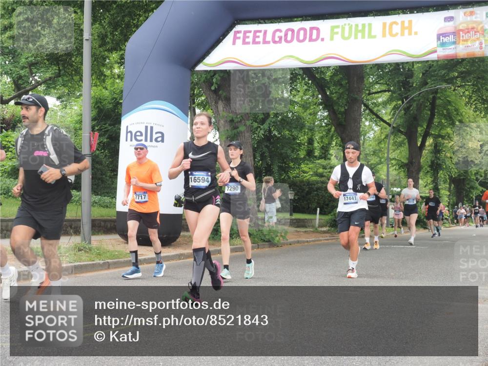 29.06.2025 - hella hamburg halbmarathon KatJ http://msf.ph/oto/8521843 29.06.2025 10:50:19 Zwischen KM18-KM19 2424, 2685, 7290, 7453, 7717 meine-sportfotos.de