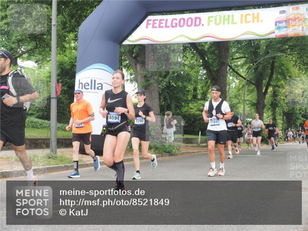 29.06.2025 - hella hamburg halbmarathon KatJ http://msf.ph/oto/8521849 29.06.2025 10:50:19 Zwischen KM18-KM19 2424, 2685, 7290, 7453, 7717 meine-sportfotos.de