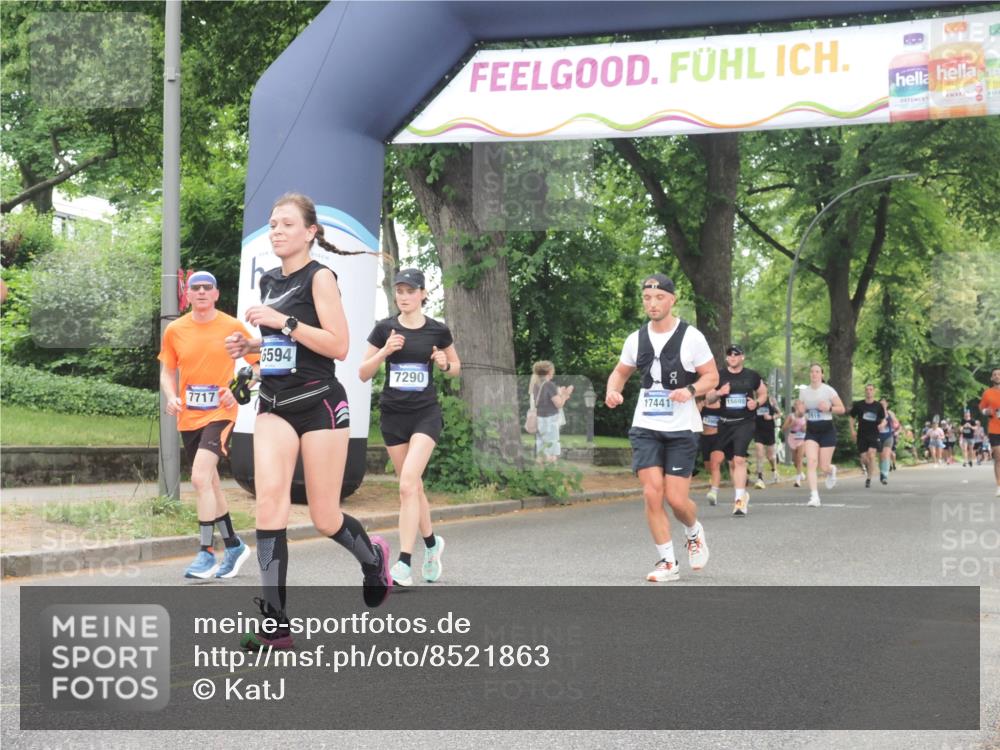 29.06.2025 - hella hamburg halbmarathon KatJ http://msf.ph/oto/8521863 29.06.2025 10:50:19 Zwischen KM18-KM19 2424, 2685, 7290, 7453, 7717 meine-sportfotos.de