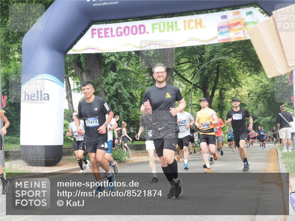 29.06.2025 - hella hamburg halbmarathon KatJ http://msf.ph/oto/8521874 29.06.2025 11:00:06 Zwischen KM18-KM19 1728, 7460, 8484 meine-sportfotos.de