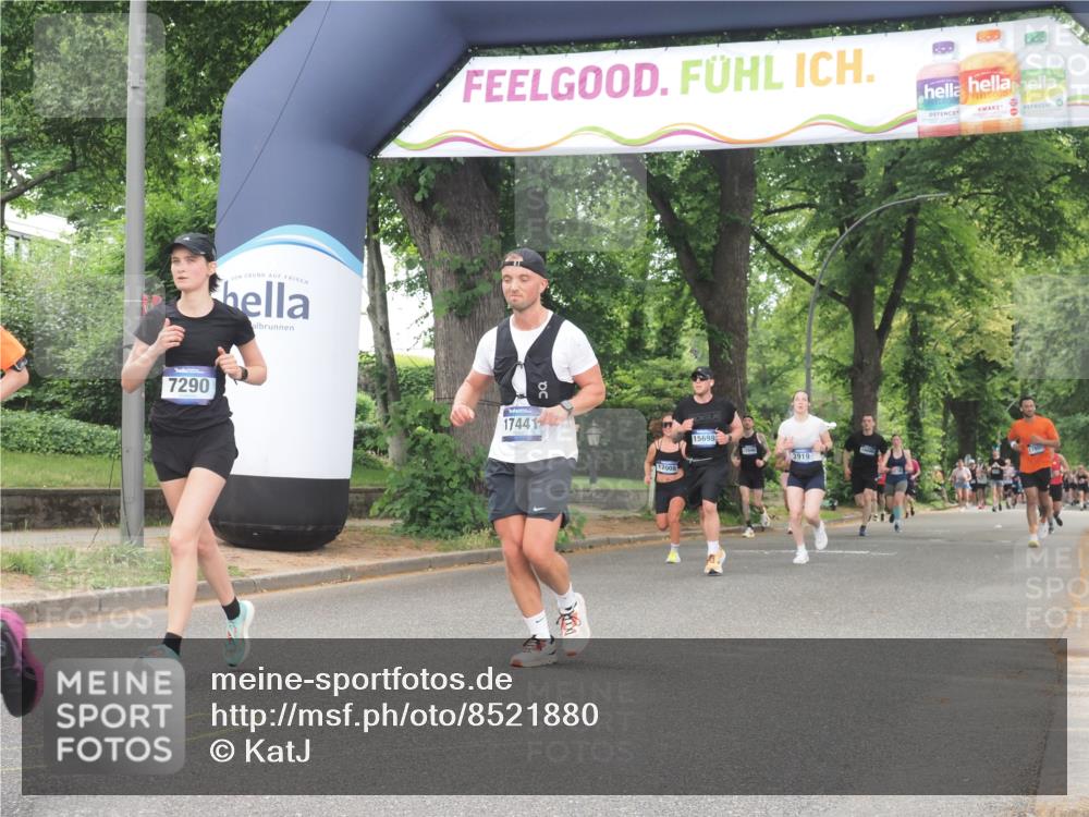 29.06.2025 - hella hamburg halbmarathon KatJ http://msf.ph/oto/8521880 29.06.2025 10:50:20 Zwischen KM18-KM19 2424, 2685, 7290, 7453, 7717 meine-sportfotos.de