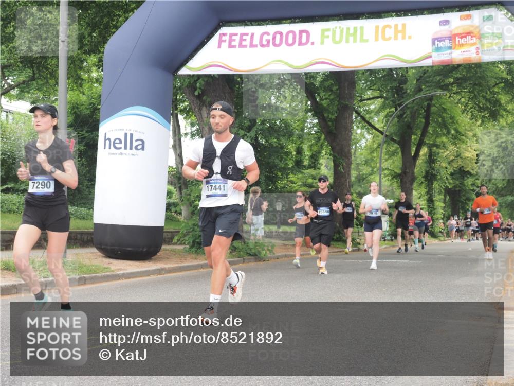 29.06.2025 - hella hamburg halbmarathon KatJ http://msf.ph/oto/8521892 29.06.2025 10:50:20 Zwischen KM18-KM19 2424, 2685, 7290, 7453, 7717 meine-sportfotos.de