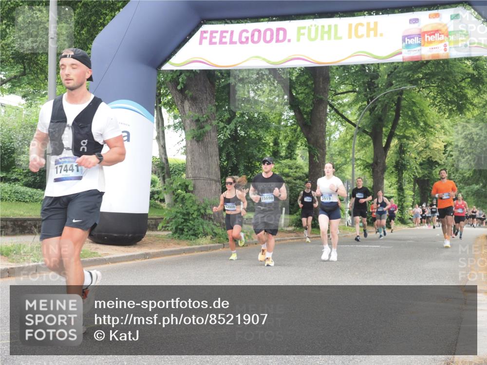 29.06.2025 - hella hamburg halbmarathon KatJ http://msf.ph/oto/8521907 29.06.2025 10:50:21 Zwischen KM18-KM19 2424, 3919, 7290, 7453, 7717 meine-sportfotos.de