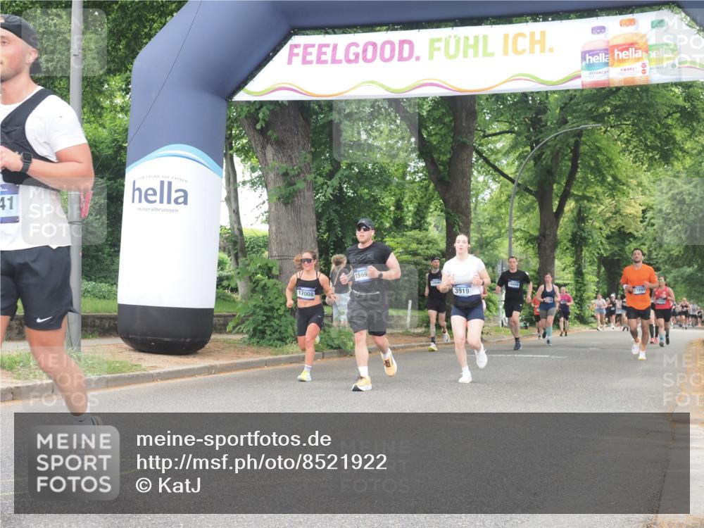 29.06.2025 - hella hamburg halbmarathon KatJ http://msf.ph/oto/8521922 29.06.2025 10:50:21 Zwischen KM18-KM19 2424, 3919, 7290, 7453, 7717 meine-sportfotos.de