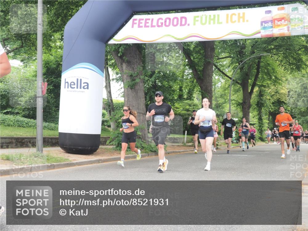 29.06.2025 - hella hamburg halbmarathon KatJ http://msf.ph/oto/8521931 29.06.2025 10:50:22 Zwischen KM18-KM19 3919, 7290, 7453, 7717 meine-sportfotos.de