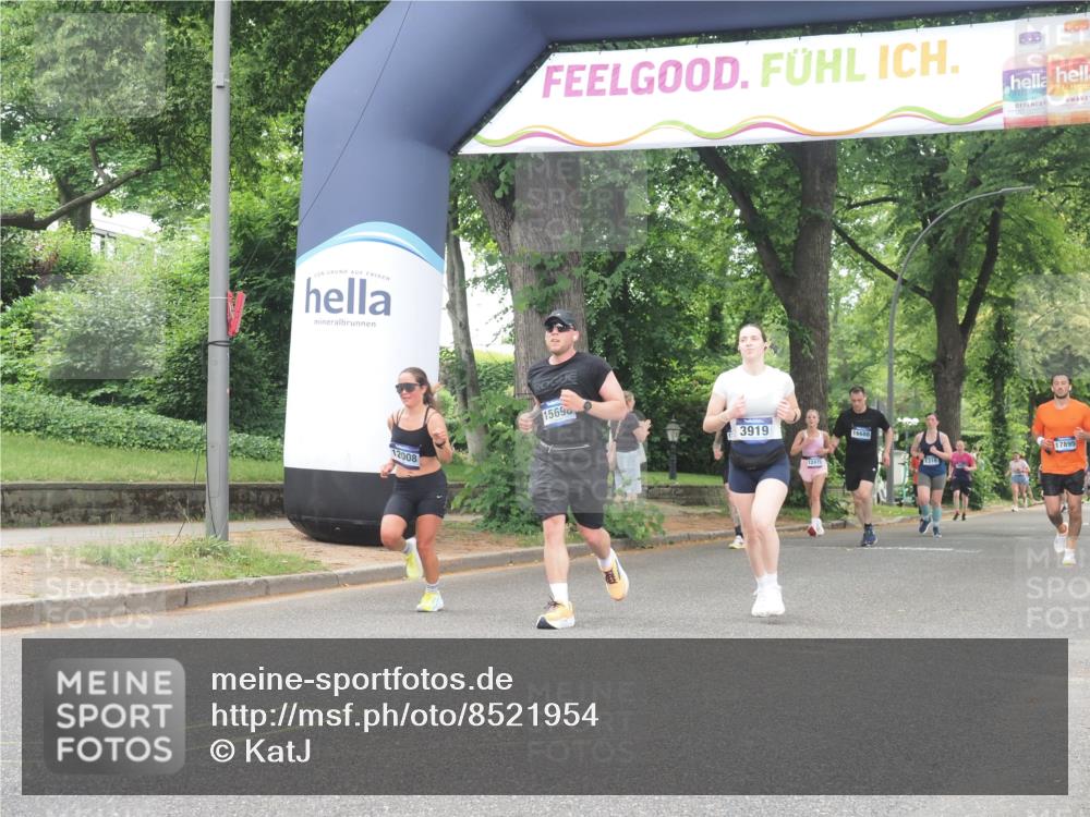 29.06.2025 - hella hamburg halbmarathon KatJ http://msf.ph/oto/8521954 29.06.2025 10:50:22 Zwischen KM18-KM19 3919, 7290, 7453, 7717 meine-sportfotos.de