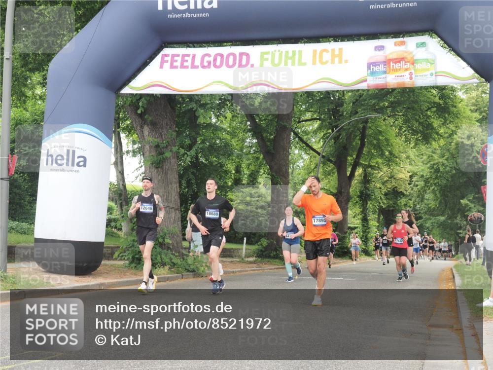 29.06.2025 - hella hamburg halbmarathon KatJ http://msf.ph/oto/8521972 29.06.2025 10:50:24 Zwischen KM18-KM19 3919, 7290, 7717 meine-sportfotos.de