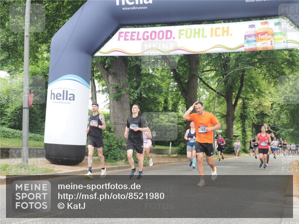 29.06.2025 - hella hamburg halbmarathon KatJ http://msf.ph/oto/8521980 29.06.2025 10:50:25 Zwischen KM18-KM19 1316, 3919, 7717 meine-sportfotos.de