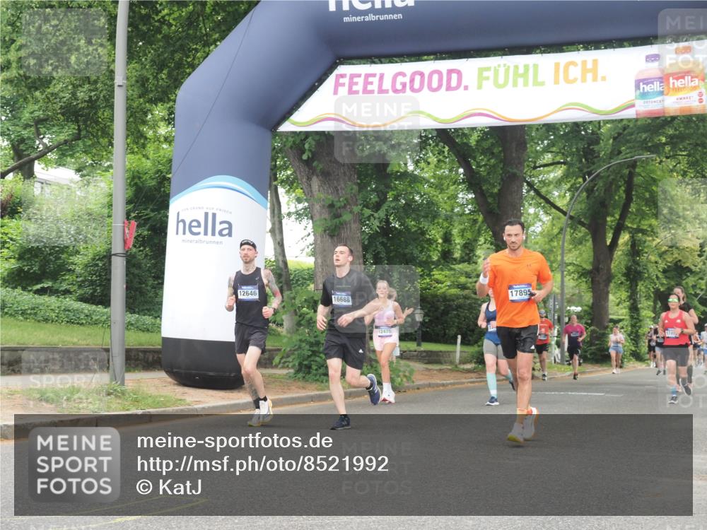 29.06.2025 - hella hamburg halbmarathon KatJ http://msf.ph/oto/8521992 29.06.2025 10:50:25 Zwischen KM18-KM19 1316, 3919, 7717 meine-sportfotos.de