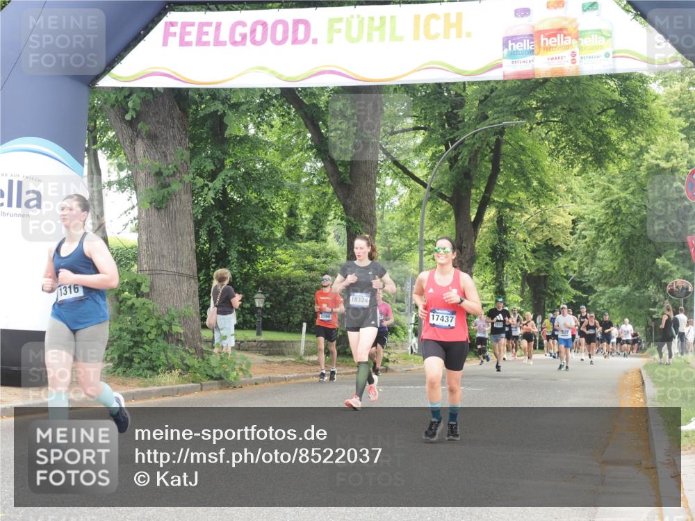 29.06.2025 - hella hamburg halbmarathon KatJ http://msf.ph/oto/8522037 29.06.2025 10:50:27 Zwischen KM18-KM19 1316, 3919 meine-sportfotos.de
