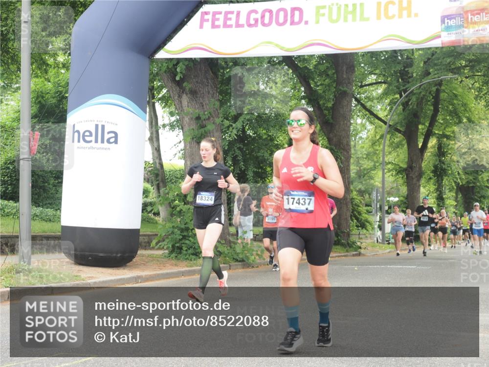 29.06.2025 - hella hamburg halbmarathon KatJ http://msf.ph/oto/8522088 29.06.2025 10:50:29 Zwischen KM18-KM19 1316, 3919 meine-sportfotos.de