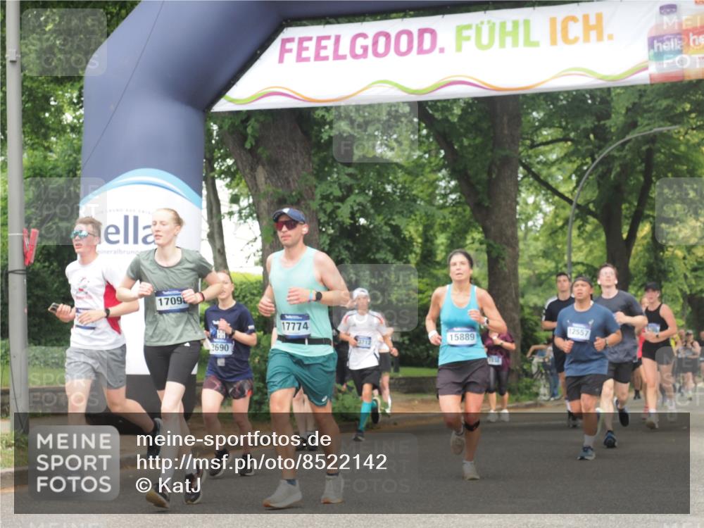 29.06.2025 - hella hamburg halbmarathon KatJ http://msf.ph/oto/8522142 29.06.2025 11:00:15 Zwischen KM18-KM19 2690, 3023, 3513, 7158 meine-sportfotos.de