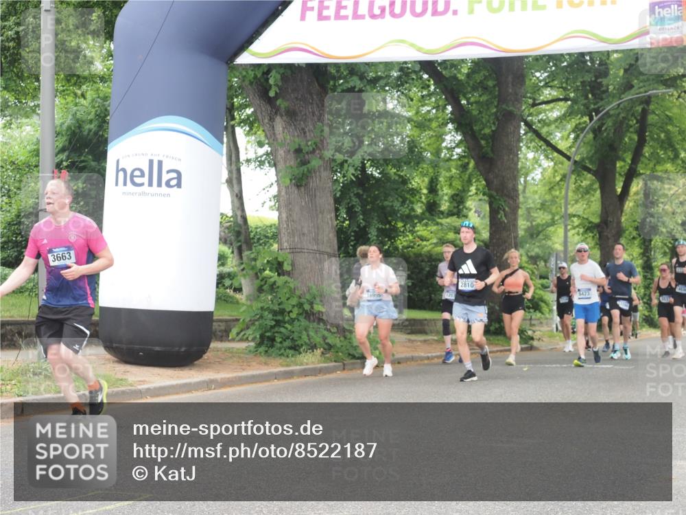 29.06.2025 - hella hamburg halbmarathon KatJ http://msf.ph/oto/8522187 29.06.2025 10:50:34 Zwischen KM18-KM19 3199, 3663 meine-sportfotos.de