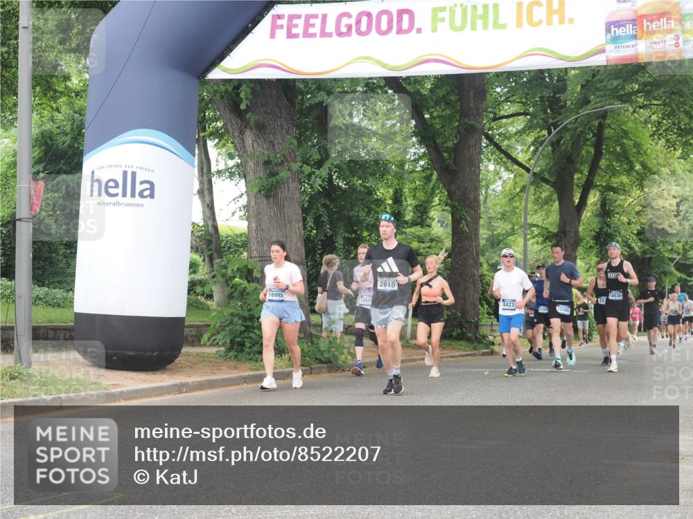 29.06.2025 - hella hamburg halbmarathon KatJ http://msf.ph/oto/8522207 29.06.2025 10:50:35 Zwischen KM18-KM19 2810, 3199, 3663 meine-sportfotos.de