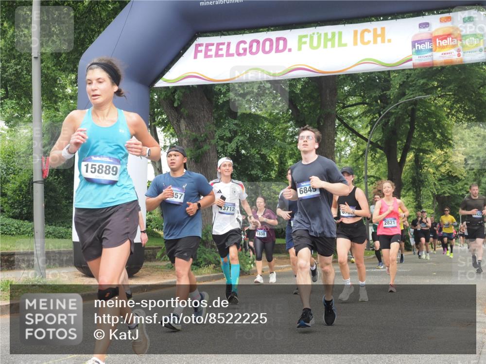 29.06.2025 - hella hamburg halbmarathon KatJ http://msf.ph/oto/8522225 29.06.2025 11:00:17 Zwischen KM18-KM19 2690, 2821, 3023, 6849 meine-sportfotos.de