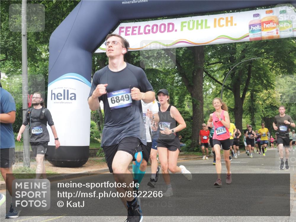 29.06.2025 - hella hamburg halbmarathon KatJ http://msf.ph/oto/8522266 29.06.2025 11:00:18 Zwischen KM18-KM19 2690, 2821, 3023, 6849 meine-sportfotos.de