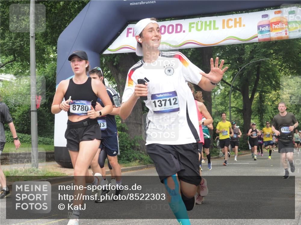 29.06.2025 - hella hamburg halbmarathon KatJ http://msf.ph/oto/8522303 29.06.2025 11:00:19 Zwischen KM18-KM19 2690, 2821, 3023, 6849 meine-sportfotos.de