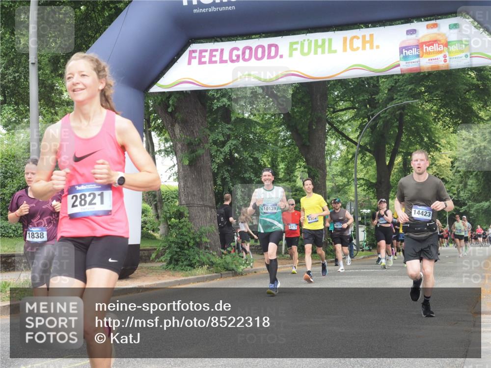 29.06.2025 - hella hamburg halbmarathon KatJ http://msf.ph/oto/8522318 29.06.2025 11:00:20 Zwischen KM18-KM19 1838, 2690, 2821, 3023, 6352, 6849 meine-sportfotos.de