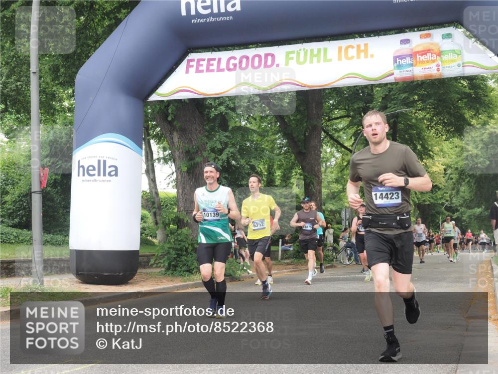 29.06.2025 - hella hamburg halbmarathon KatJ http://msf.ph/oto/8522368 29.06.2025 11:00:21 Zwischen KM18-KM19 1838, 2690, 2821, 6352, 6849 meine-sportfotos.de