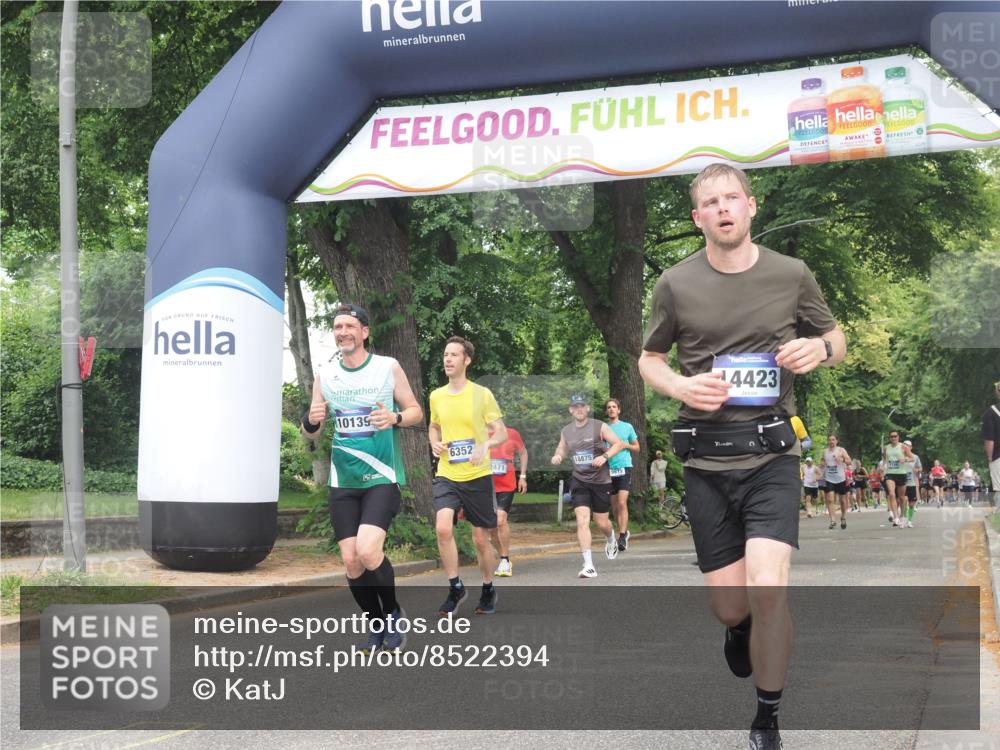 29.06.2025 - hella hamburg halbmarathon KatJ http://msf.ph/oto/8522394 29.06.2025 11:00:22 Zwischen KM18-KM19 1838, 2471, 2821, 6352, 6849 meine-sportfotos.de