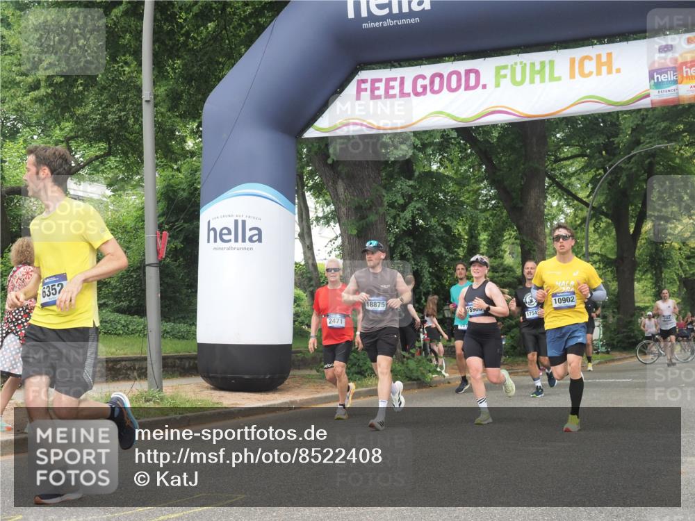 29.06.2025 - hella hamburg halbmarathon KatJ http://msf.ph/oto/8522408 29.06.2025 11:00:23 Zwischen KM18-KM19 1838, 2471, 2821, 6352, 6849 meine-sportfotos.de