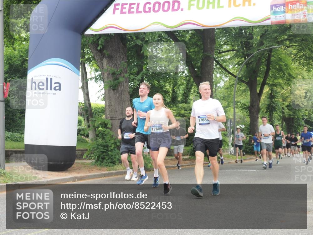 29.06.2025 - hella hamburg halbmarathon KatJ http://msf.ph/oto/8522453 29.06.2025 10:50:45 Zwischen KM18-KM19 4389, 5511, 6966 meine-sportfotos.de