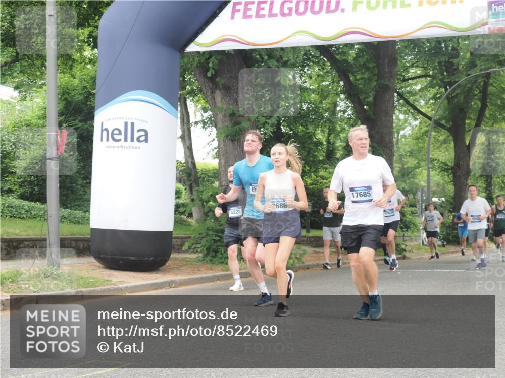29.06.2025 - hella hamburg halbmarathon KatJ http://msf.ph/oto/8522469 29.06.2025 10:50:46 Zwischen KM18-KM19 4389, 5511, 6966 meine-sportfotos.de