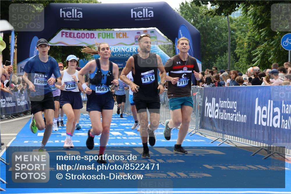 29.06.2025 - hella hamburg halbmarathon Strokosch-Dieckow http://msf.ph/oto/8522471 29.06.2025 11:24:41 Ziel 1694, 2097, 2886, 3458, 4697, 6248, 6556, 7114, 7115, 7188, 7190, 7248, 9567, 9635, 10550, 10989, 13031, 14633, 16154, 16586, 16600, 16631, 16781, 18060 meine-sportfotos.de