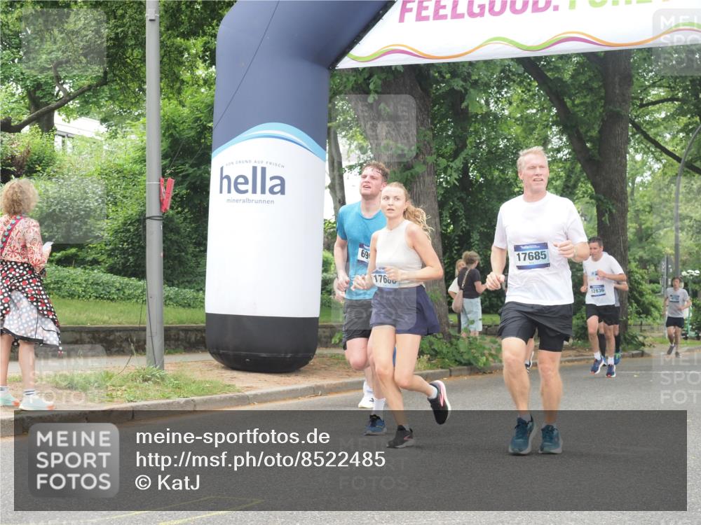 29.06.2025 - hella hamburg halbmarathon KatJ http://msf.ph/oto/8522485 29.06.2025 10:50:46 Zwischen KM18-KM19 4389, 5511, 6966 meine-sportfotos.de