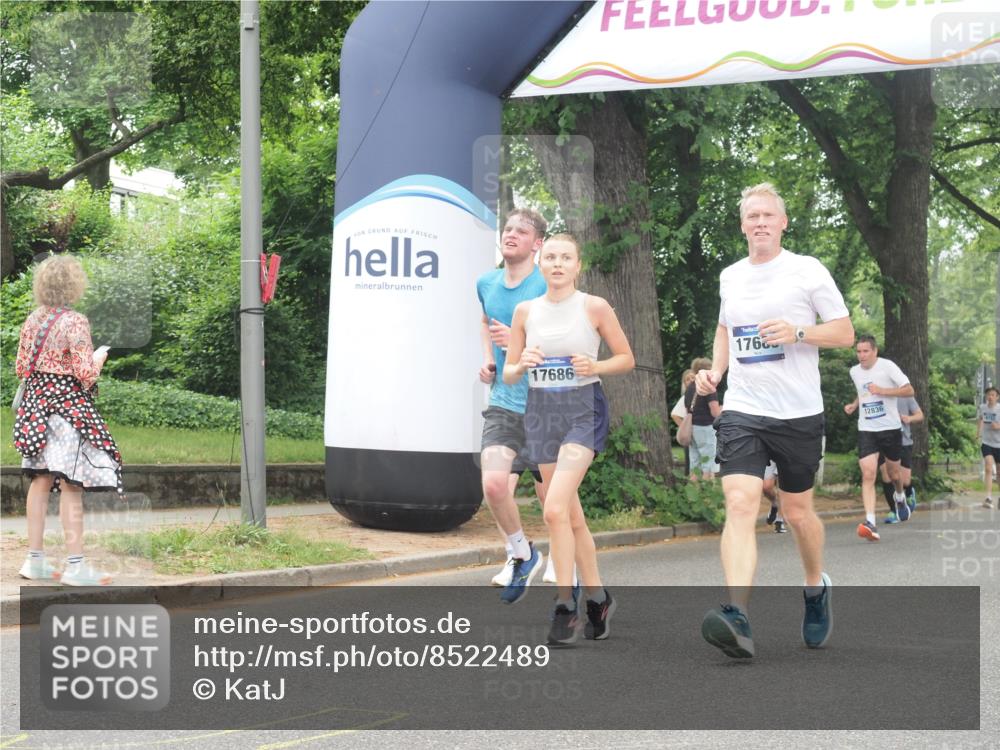 29.06.2025 - hella hamburg halbmarathon KatJ http://msf.ph/oto/8522489 29.06.2025 10:50:46 Zwischen KM18-KM19 4389, 5511, 6966 meine-sportfotos.de