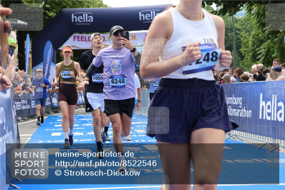 29.06.2025 - hella hamburg halbmarathon Strokosch-Dieckow http://msf.ph/oto/8522546 29.06.2025 11:24:43 Ziel 1269, 1694, 2097, 3458, 4697, 6030, 6248, 6556, 6576, 7114, 7115, 7188, 7190, 7248, 9259, 9567, 9635, 10550, 10989, 12470, 13031, 14633, 16154, 16586, 16600, 16631, 16833, 18060 meine-sportfotos.de