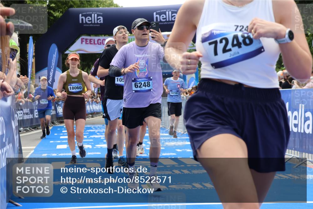 29.06.2025 - hella hamburg halbmarathon Strokosch-Dieckow http://msf.ph/oto/8522571 29.06.2025 11:24:44 Ziel 1269, 2097, 3458, 4697, 6030, 6248, 6556, 6576, 7114, 7115, 7188, 7190, 7248, 9259, 10550, 10989, 12470, 13031, 14633, 16154, 16586, 16600, 16631, 16833, 18060 meine-sportfotos.de