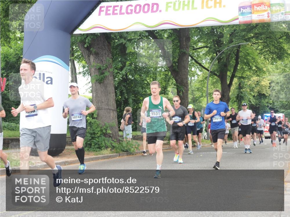 29.06.2025 - hella hamburg halbmarathon KatJ http://msf.ph/oto/8522579 29.06.2025 10:50:51 Zwischen KM18-KM19 1531, 4945, 6966 meine-sportfotos.de