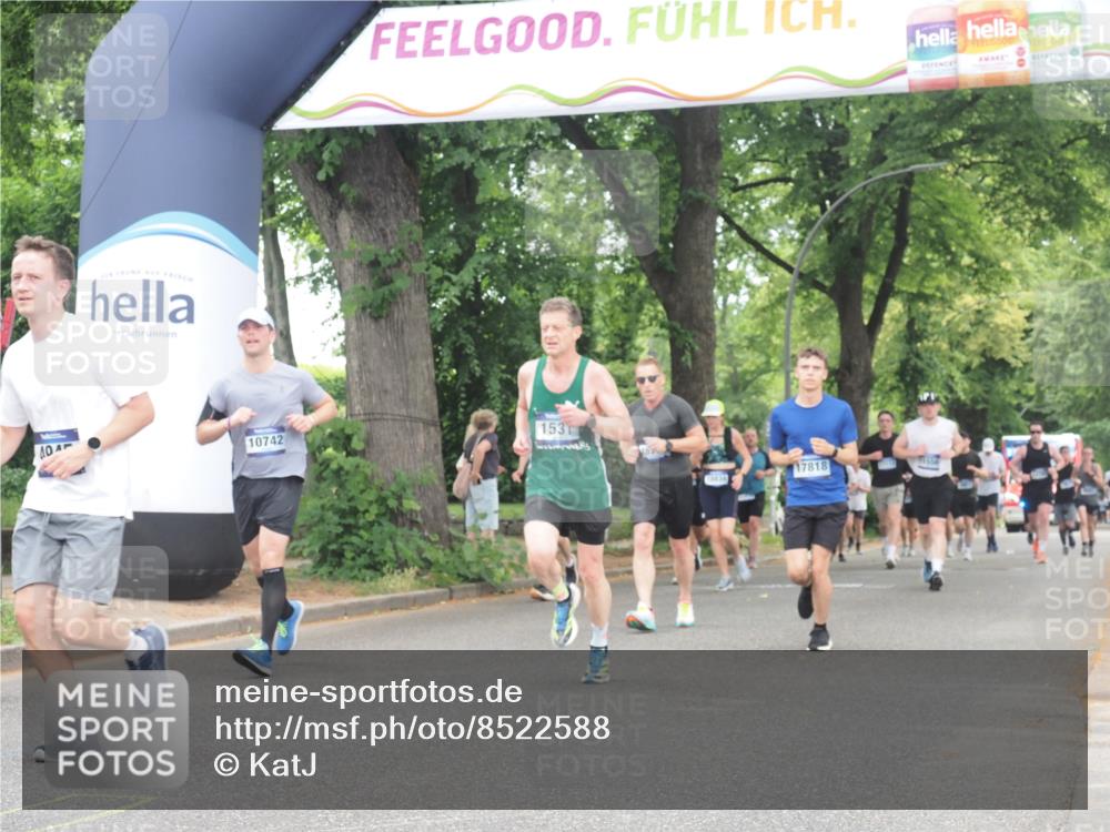 29.06.2025 - hella hamburg halbmarathon KatJ http://msf.ph/oto/8522588 29.06.2025 10:50:51 Zwischen KM18-KM19 1531, 4945, 6966 meine-sportfotos.de