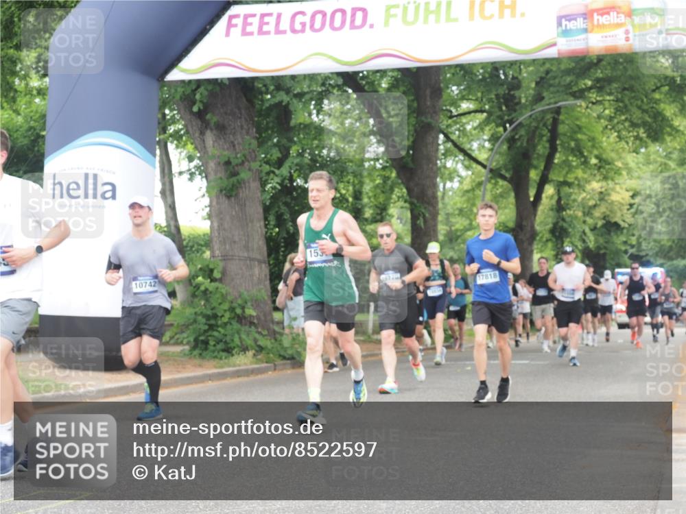 29.06.2025 - hella hamburg halbmarathon KatJ http://msf.ph/oto/8522597 29.06.2025 10:50:51 Zwischen KM18-KM19 1531, 4945, 6966 meine-sportfotos.de