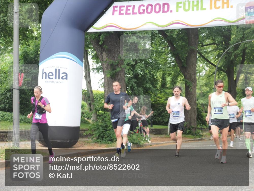 29.06.2025 - hella hamburg halbmarathon KatJ http://msf.ph/oto/8522602 29.06.2025 11:00:28 Zwischen KM18-KM19 1651, 1838, 2471, 3156, 6352, 8237 meine-sportfotos.de