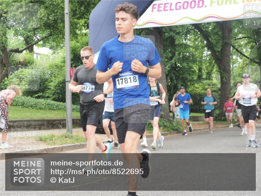 29.06.2025 - hella hamburg halbmarathon KatJ http://msf.ph/oto/8522695 29.06.2025 10:50:54 Zwischen KM18-KM19 1212, 1531, 4945 meine-sportfotos.de